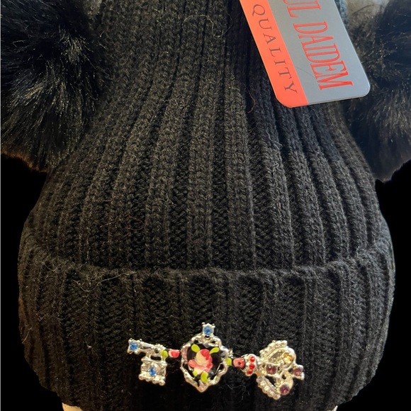 Beanie and brooch bundle! NWT double Pom Pom hat paired with vintage brooch - Picture 3 of 5